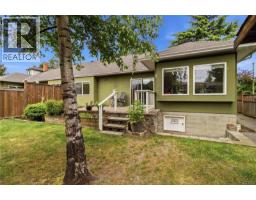 1056 Holly Park Rd, Central Saanich, BC V8M2H1 Photo 34