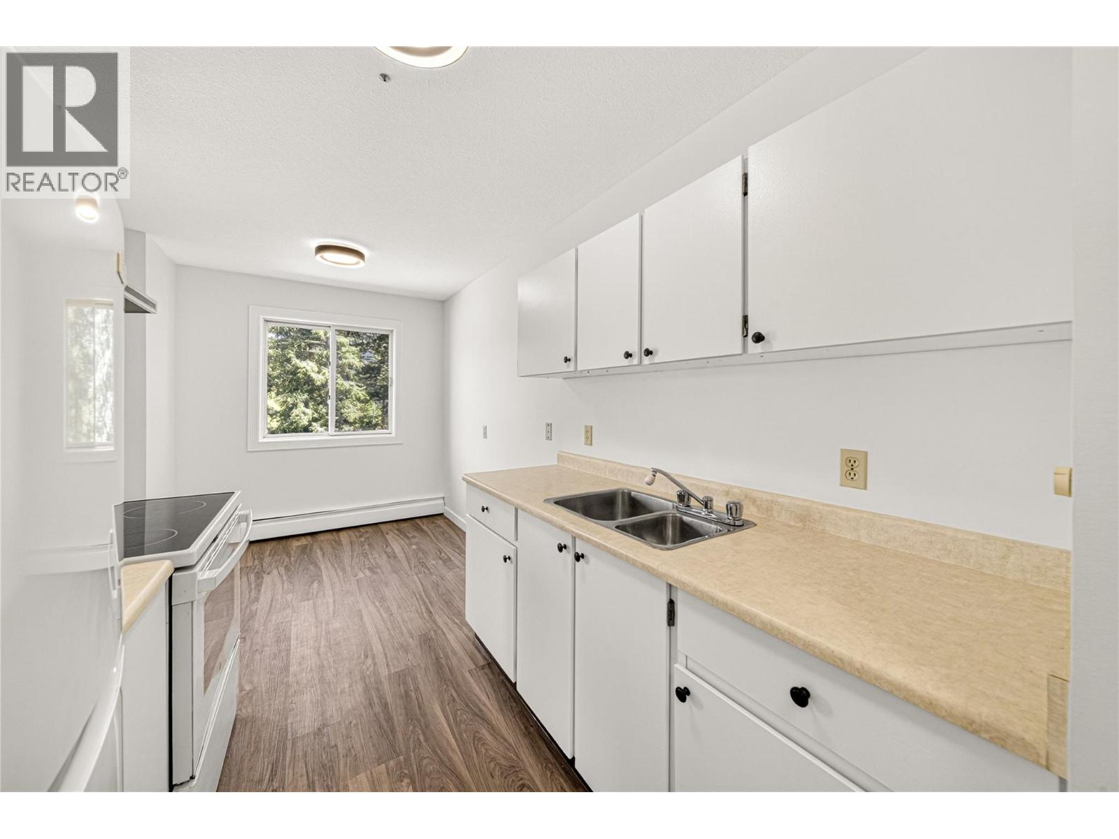 301B 1299 Ponderosa Drive - main photo