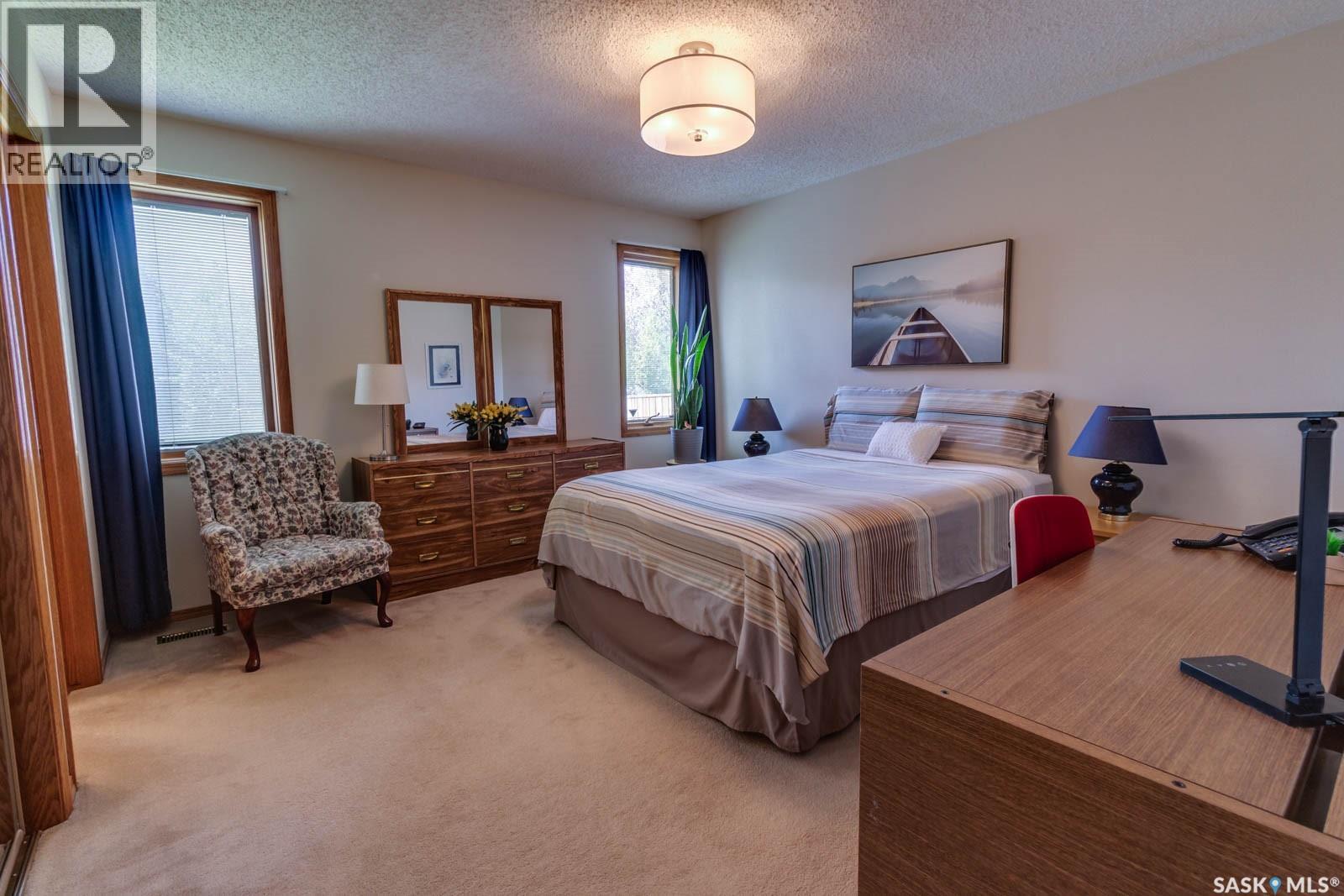 205 Hector CRESCENT N - 11