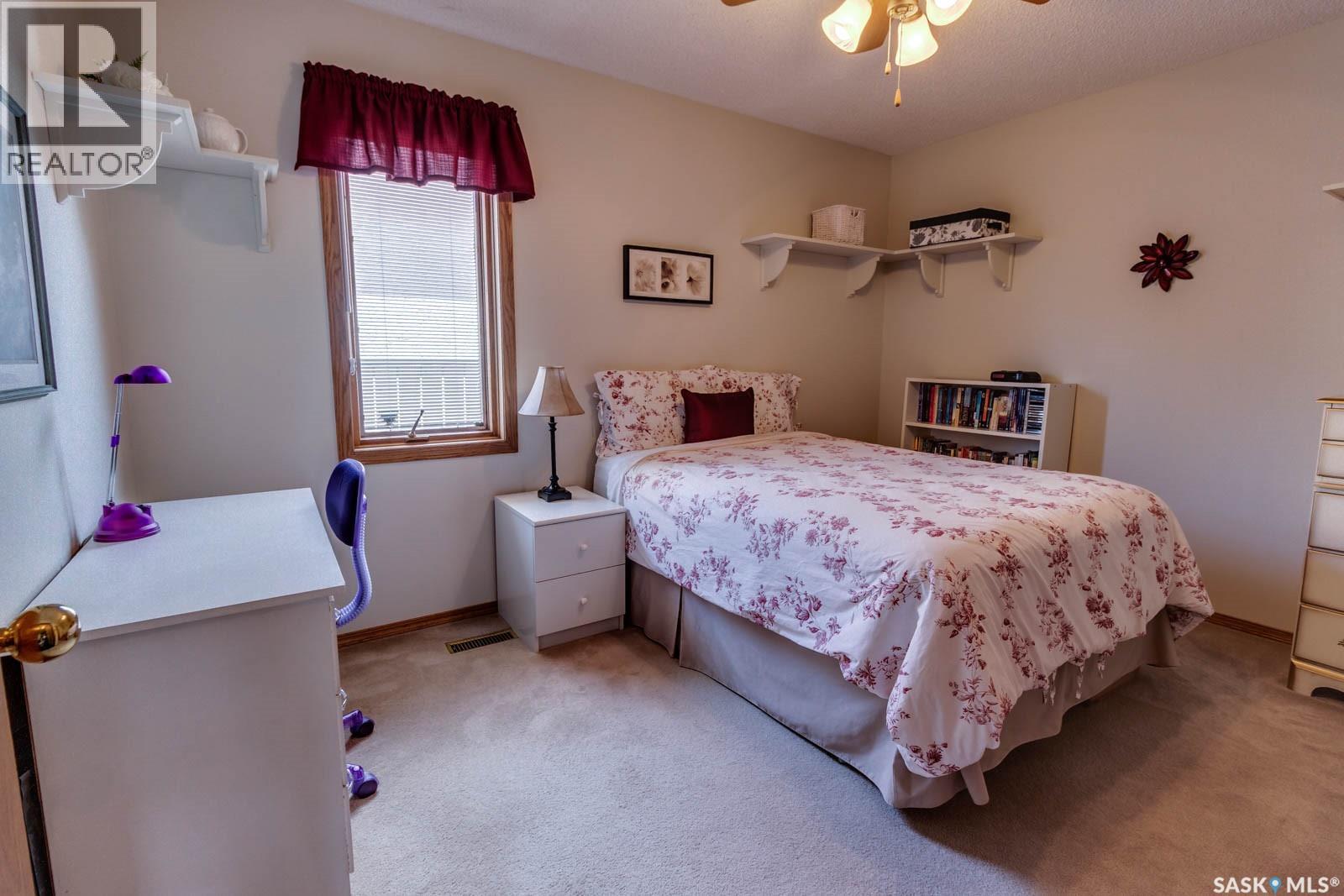 205 Hector CRESCENT N - 13