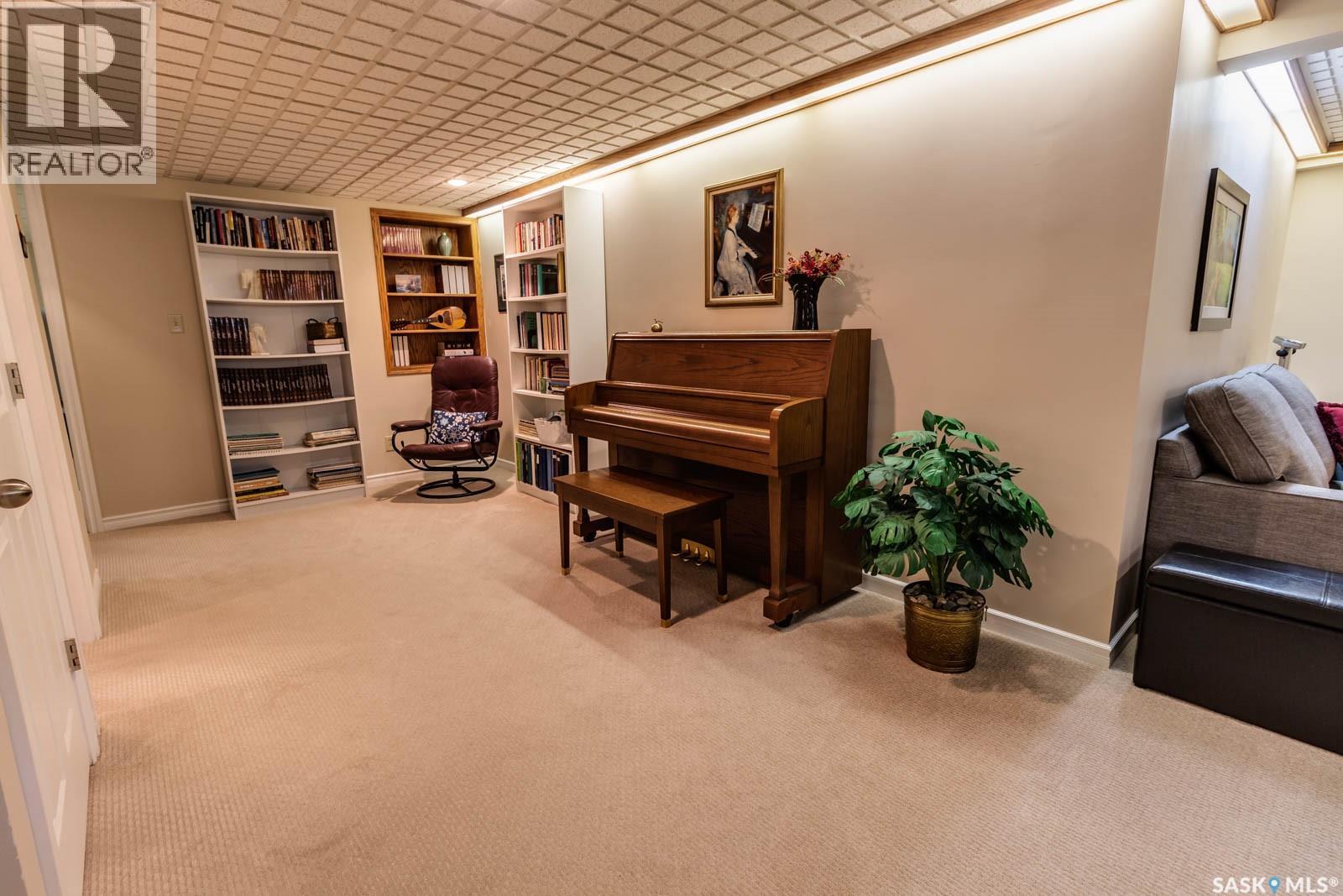 205 Hector CRESCENT N - 15