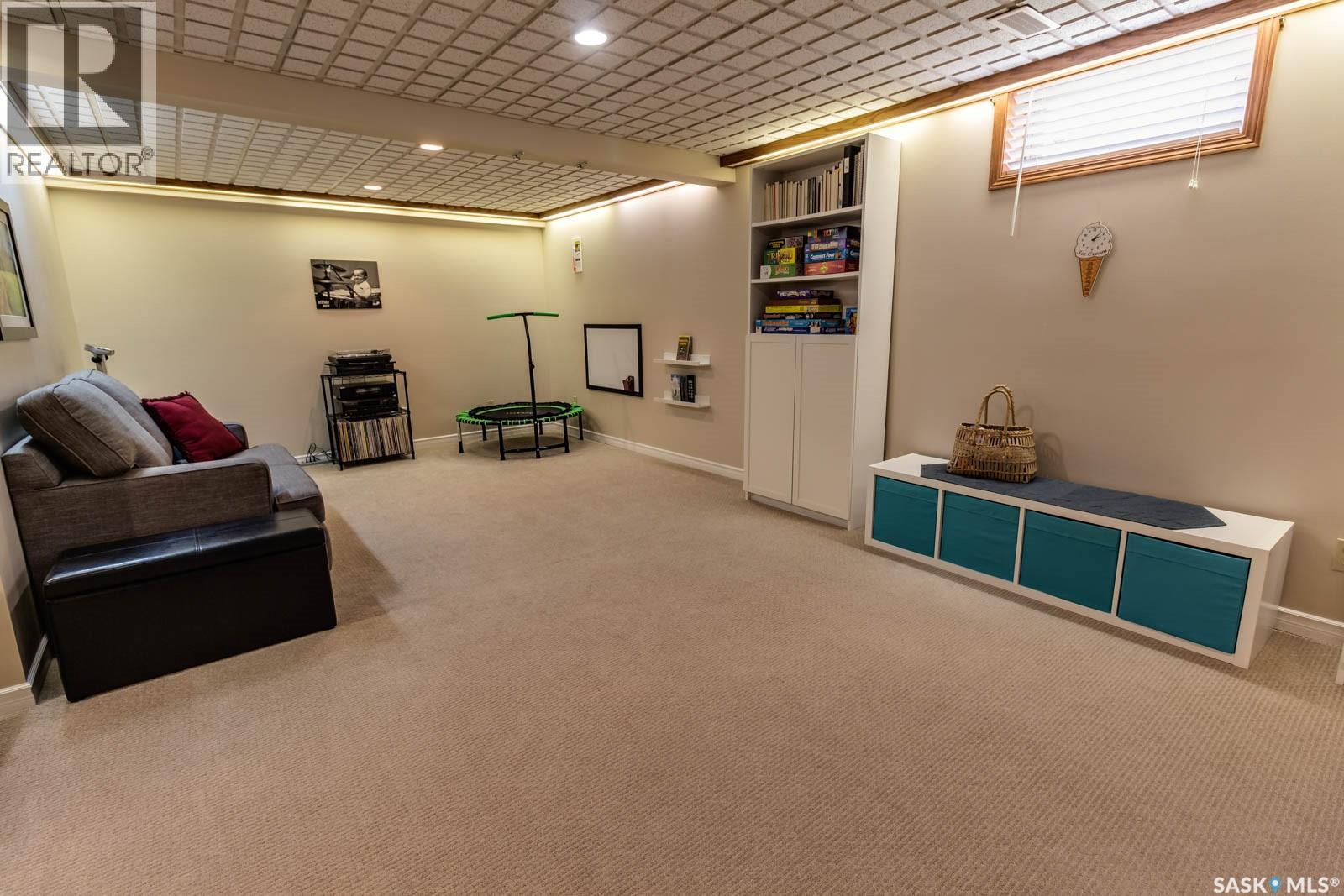 205 Hector CRESCENT N - 16