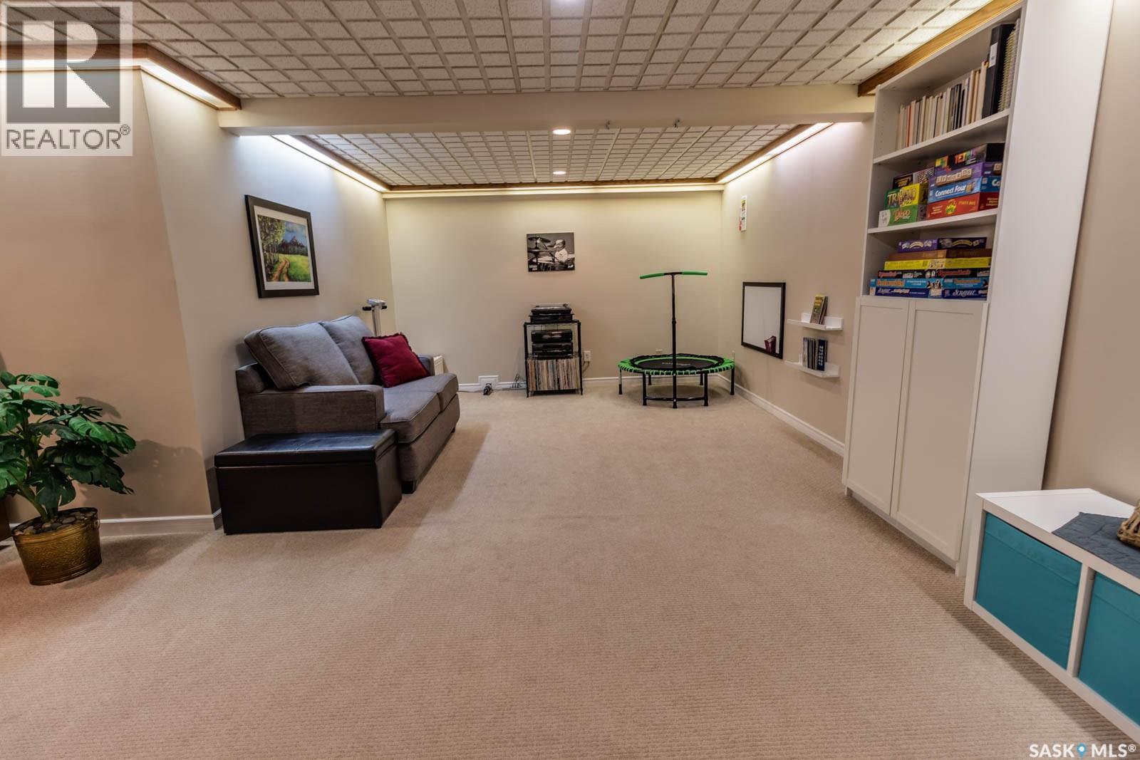 205 Hector CRESCENT N - 17
