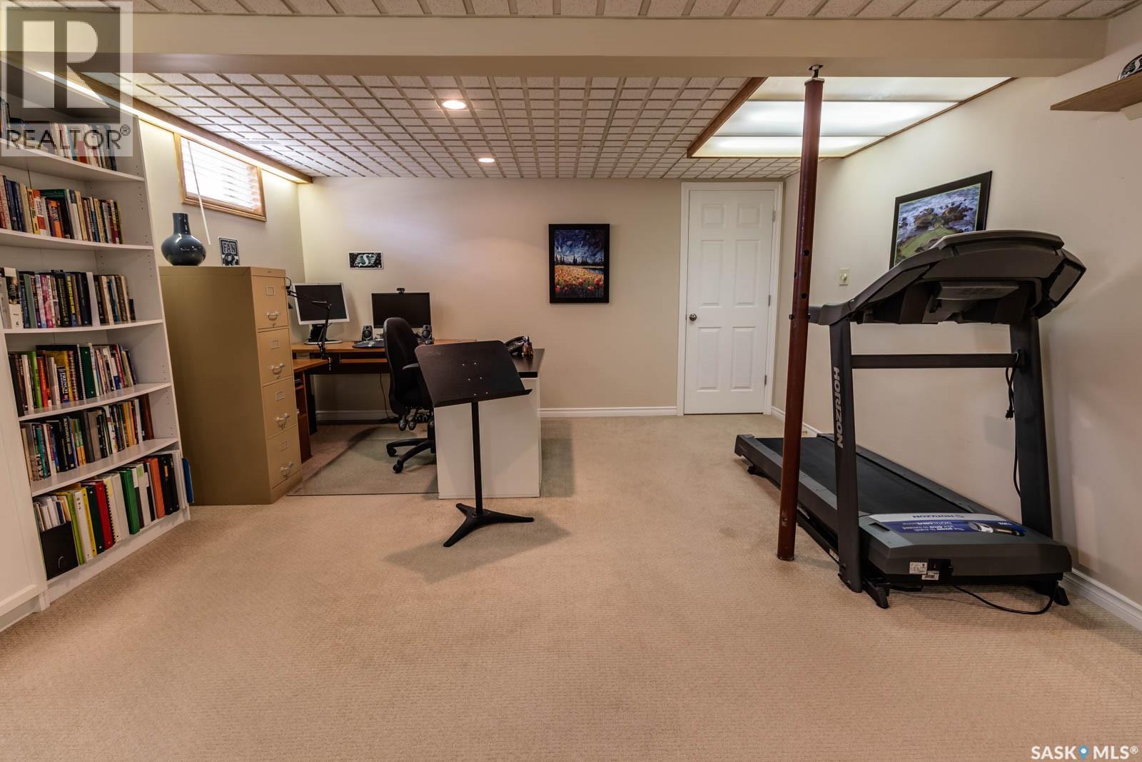205 Hector CRESCENT N - 18