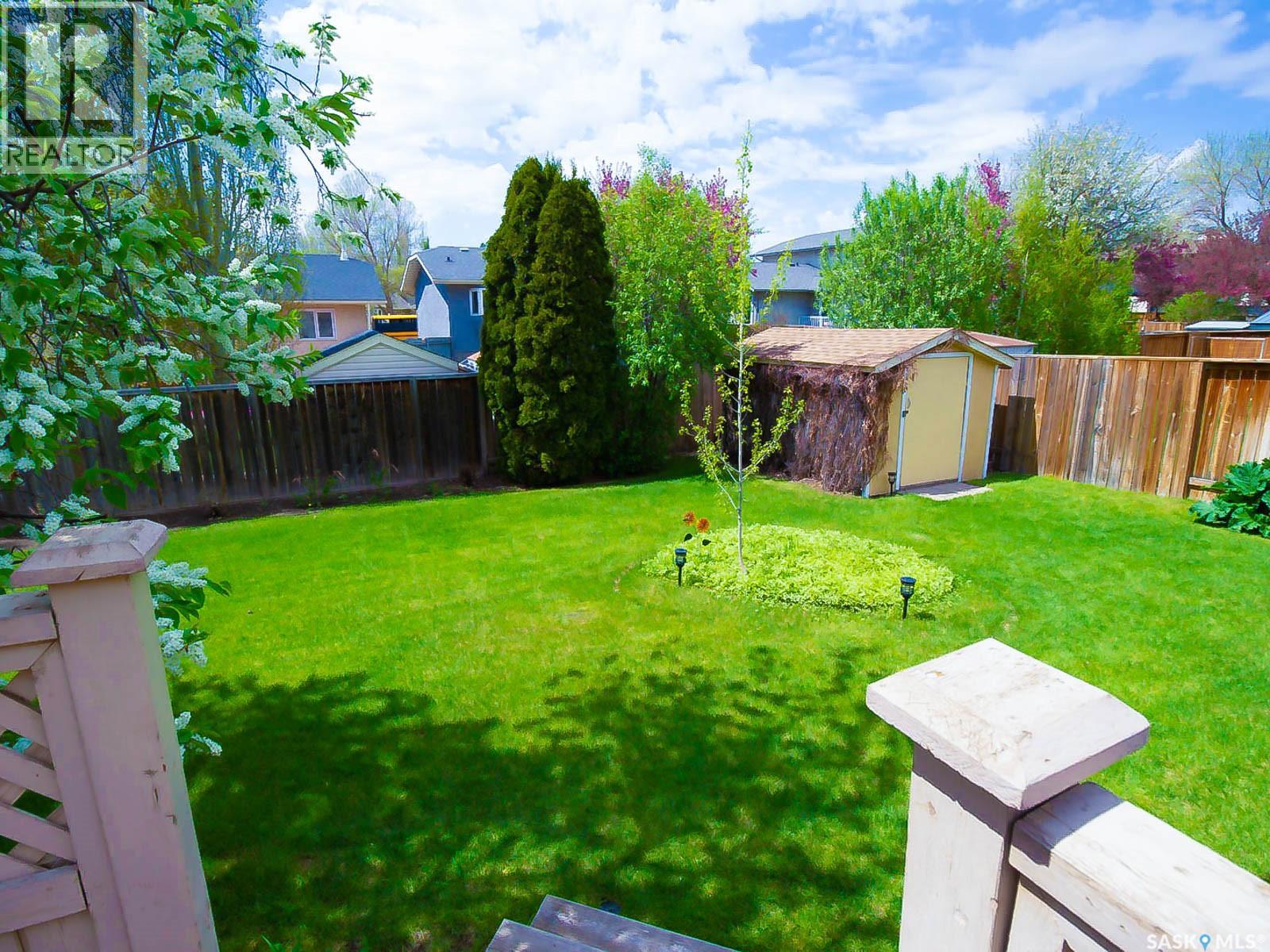 205 Hector CRESCENT N - 24