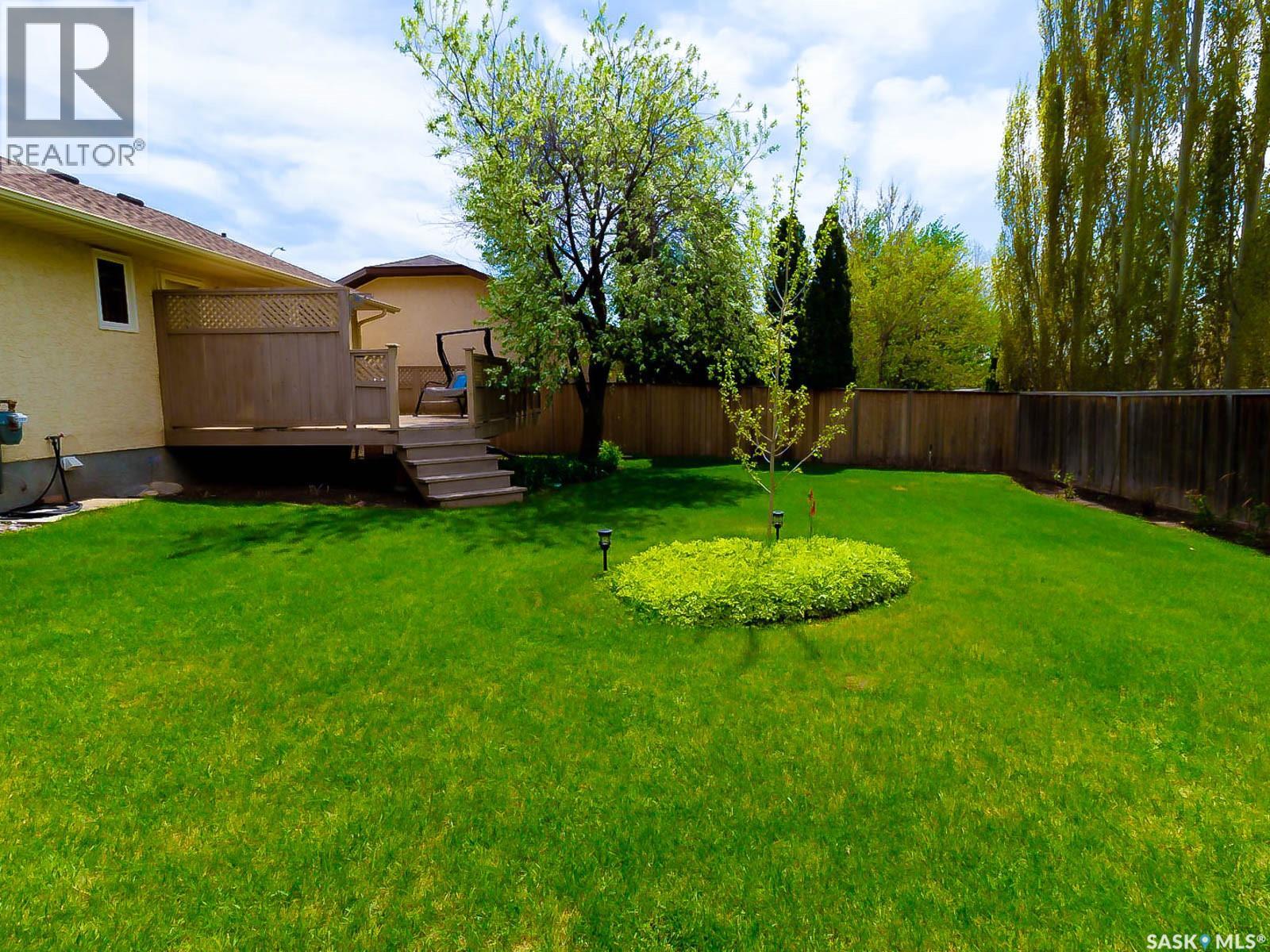 205 Hector CRESCENT N - 27