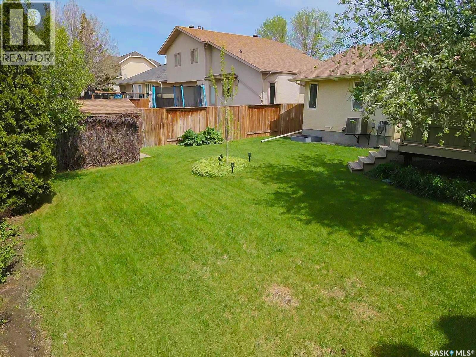 205 Hector CRESCENT N - 28