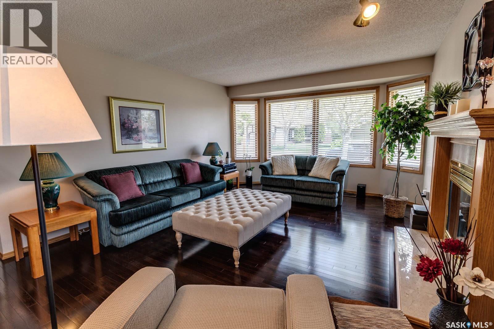 205 Hector CRESCENT N - Image 3