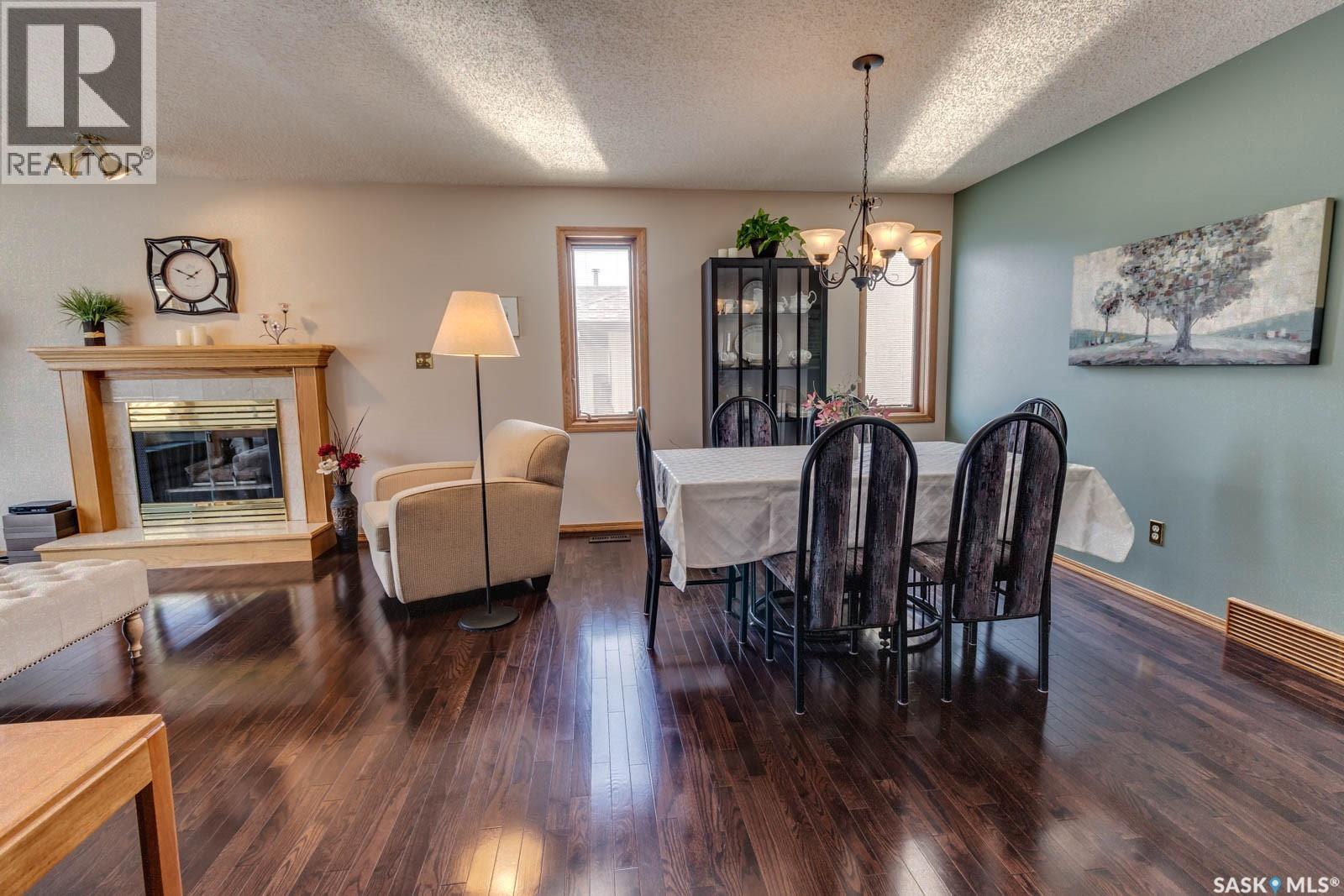 205 Hector CRESCENT N - 4