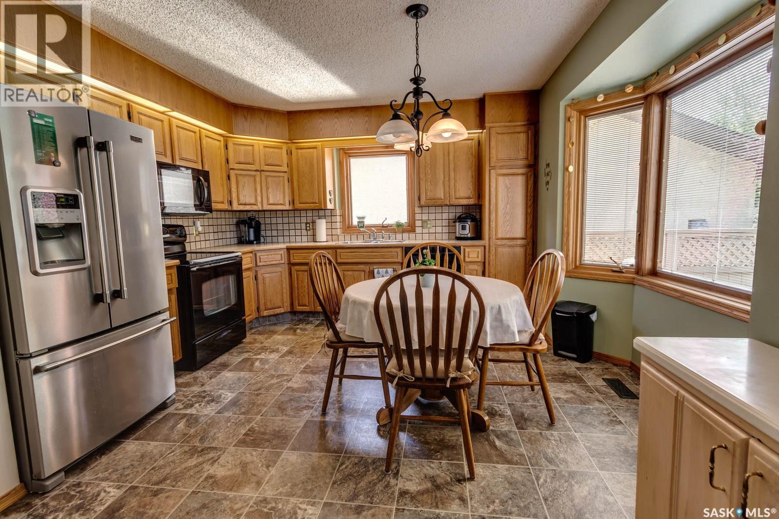205 Hector CRESCENT N - 6