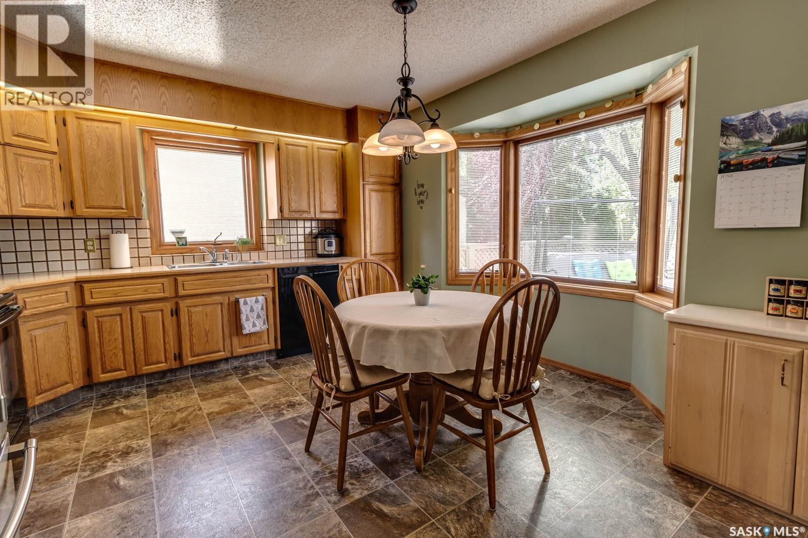 205 Hector CRESCENT N - 7