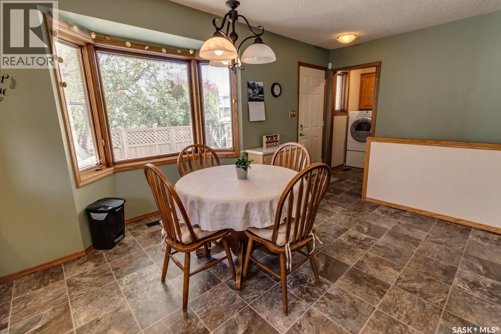 205 Hector CRESCENT N - 8