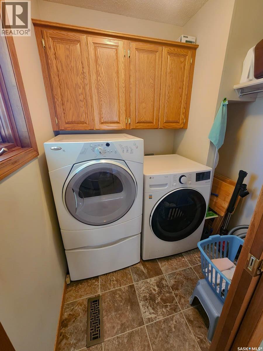 205 Hector CRESCENT N - 9