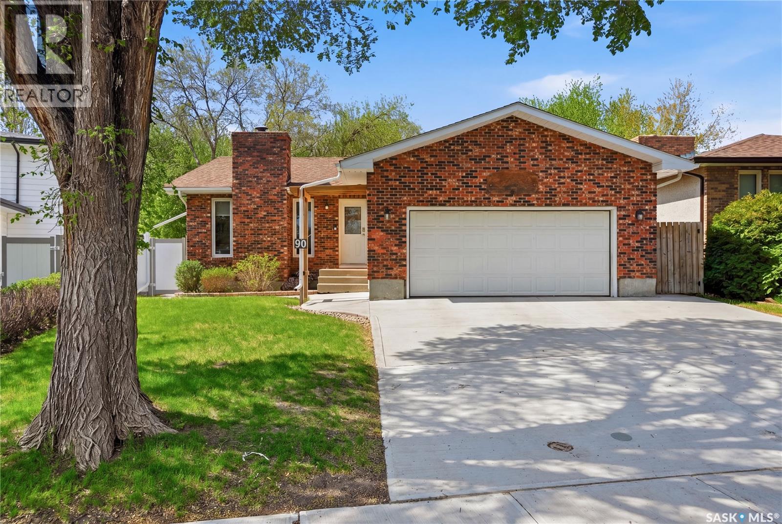90 Edenwold CRESCENT - 1