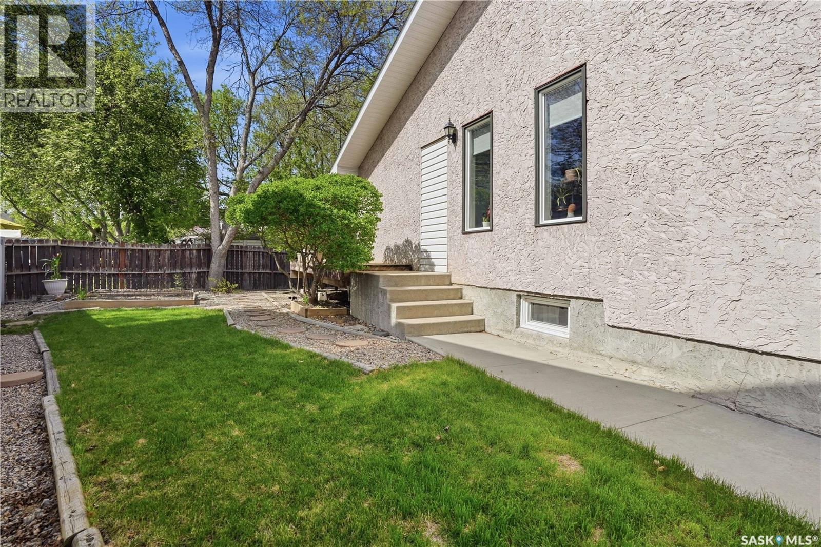 90 Edenwold CRESCENT - 51