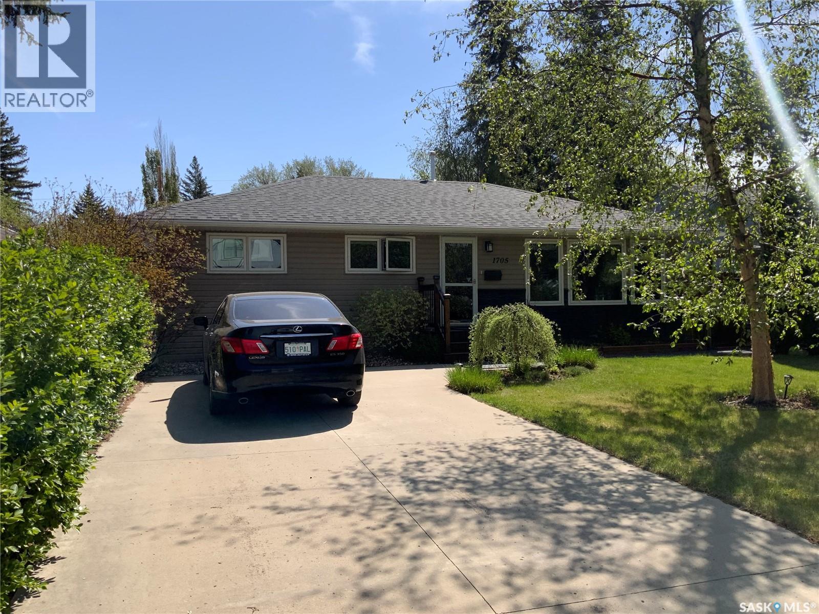 1705 Wiggins AVENUE S - 1