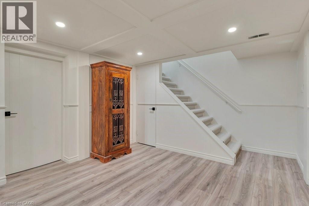 22 DALE Avenue - 24