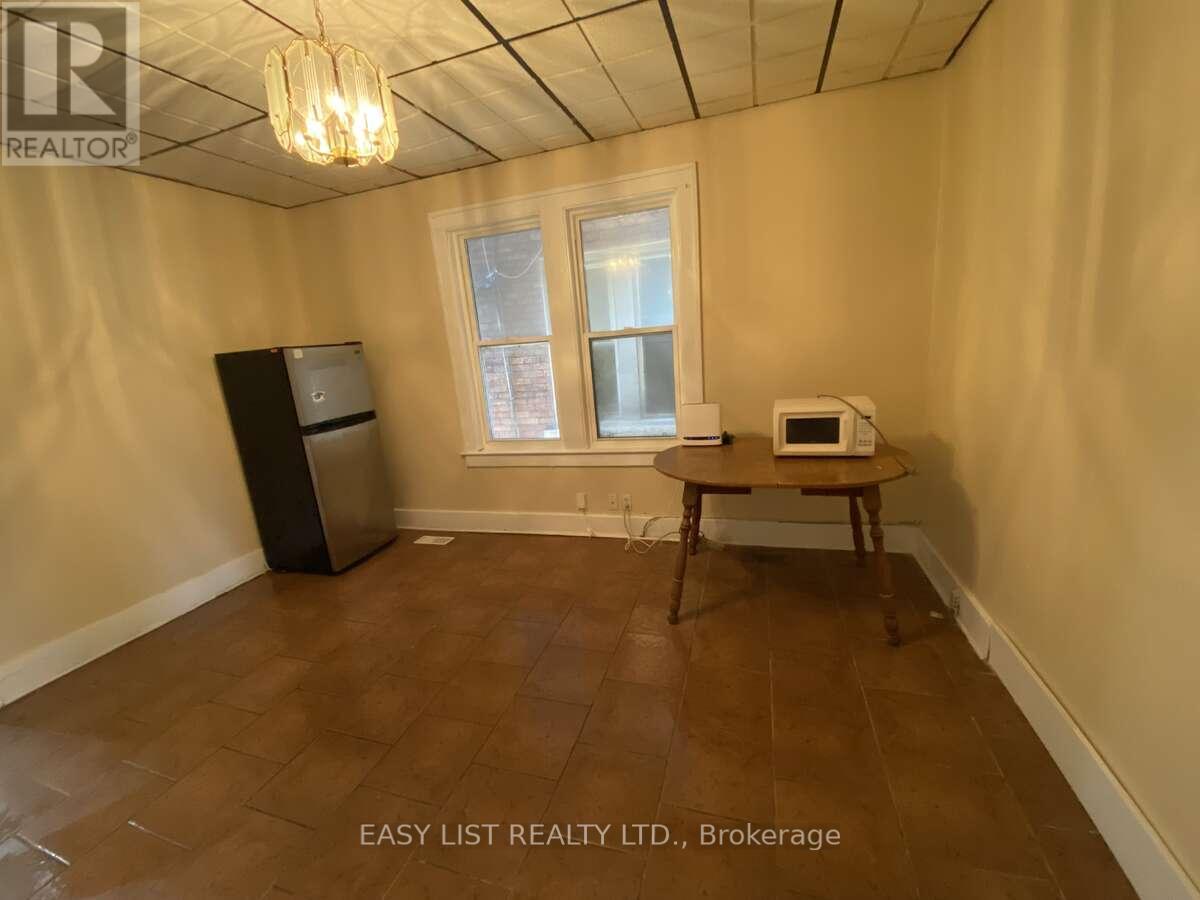 731-733 PARTINGTON AVENUE - 12