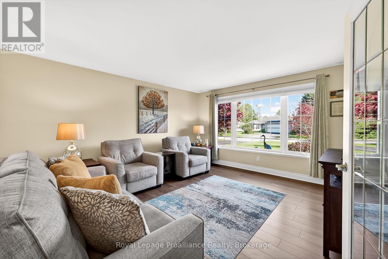 28 STEPHEN STREET - 10