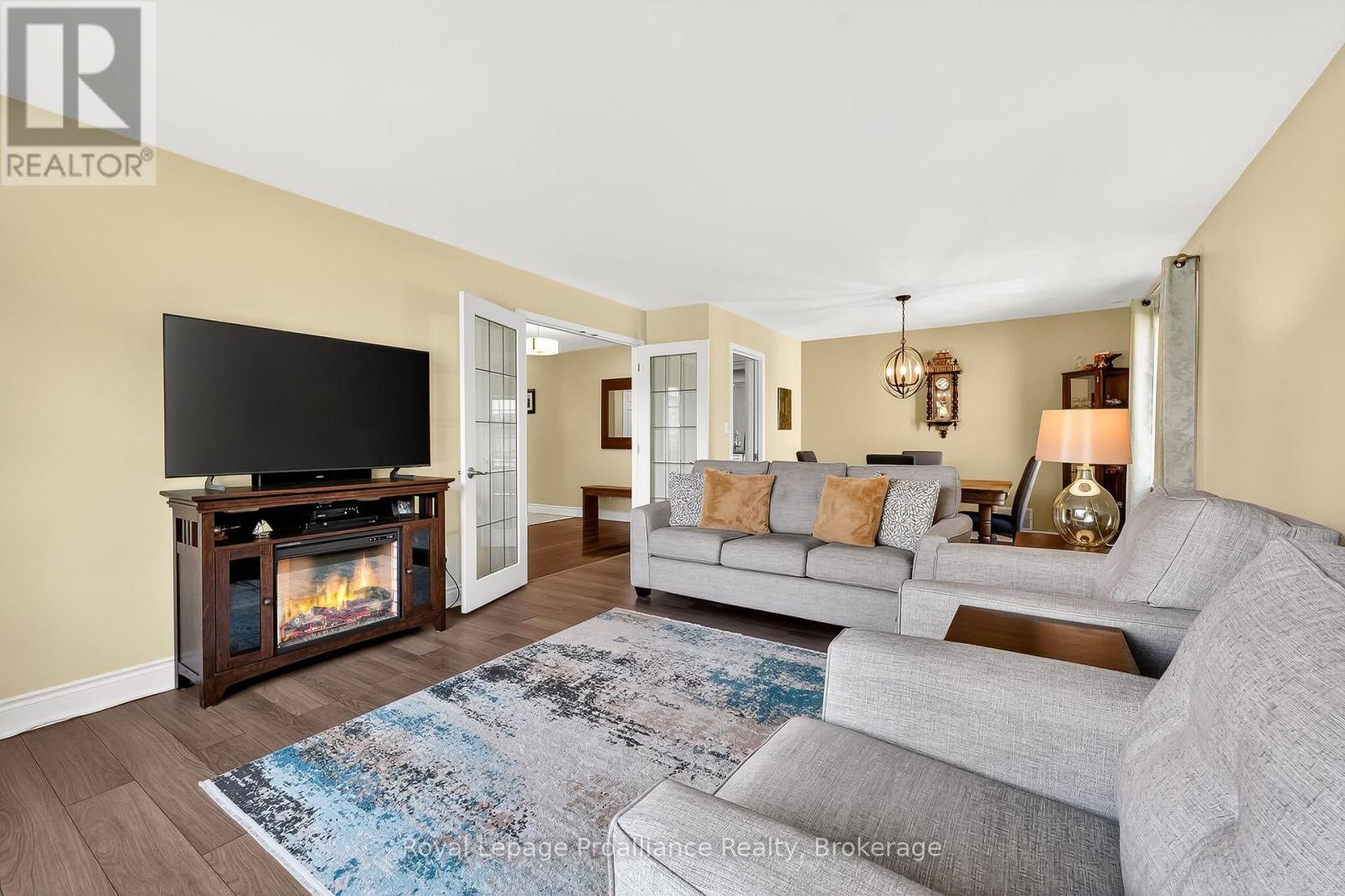 28 STEPHEN STREET - 12