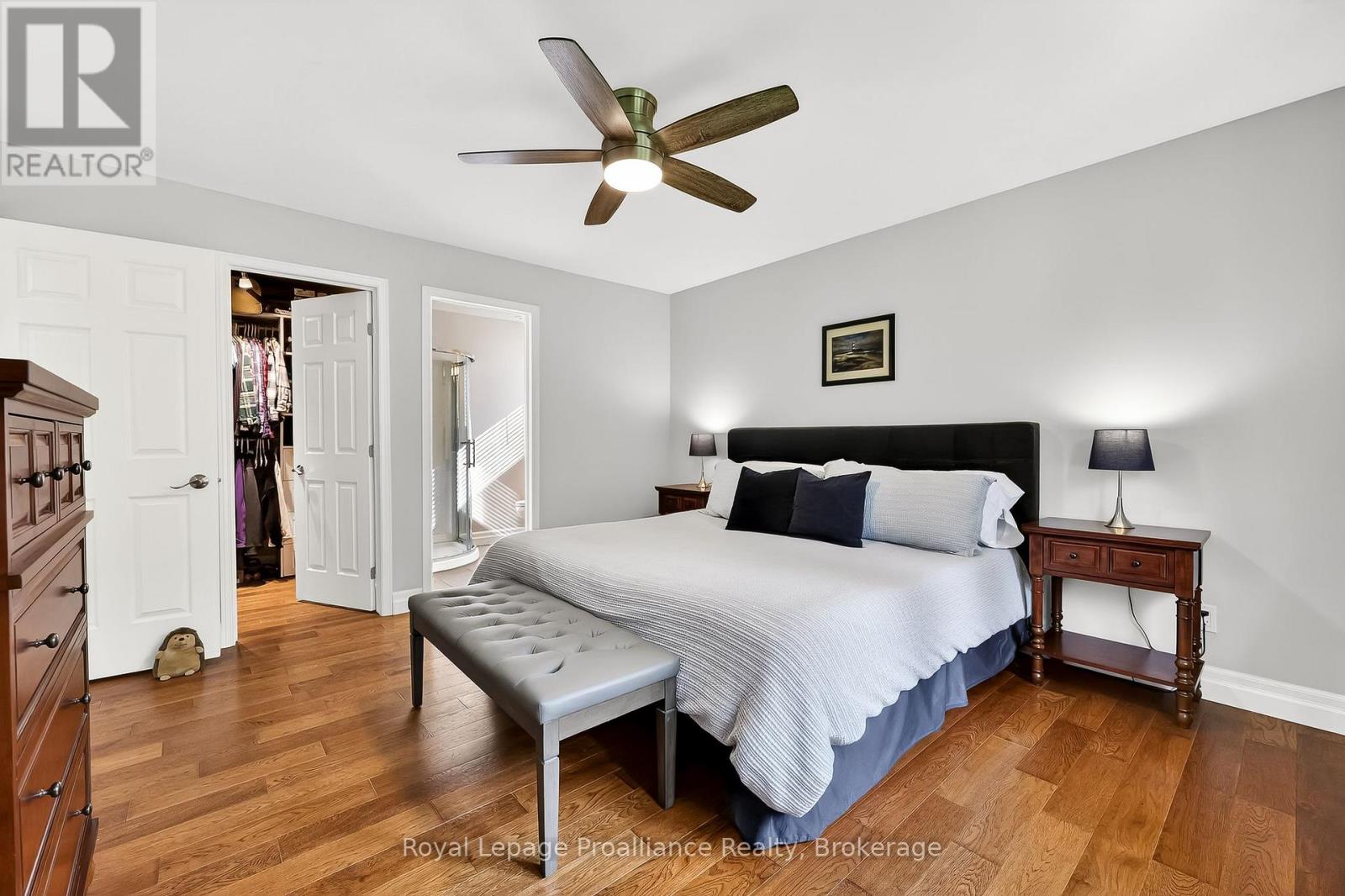 28 STEPHEN STREET - 32