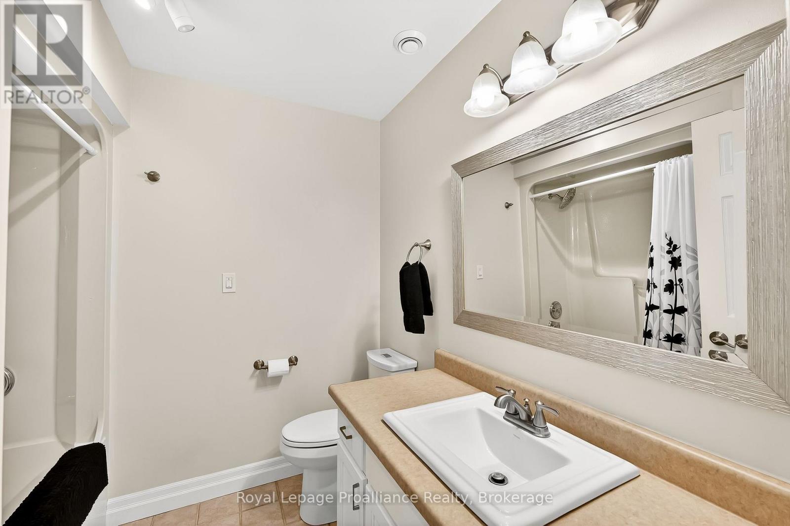 28 STEPHEN STREET - 35