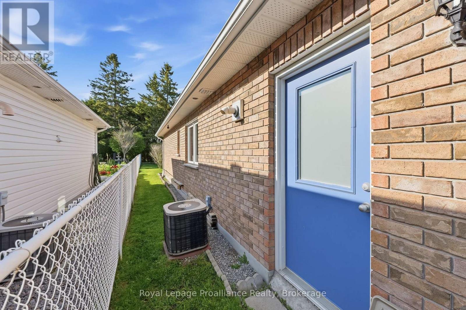 28 STEPHEN STREET - 38