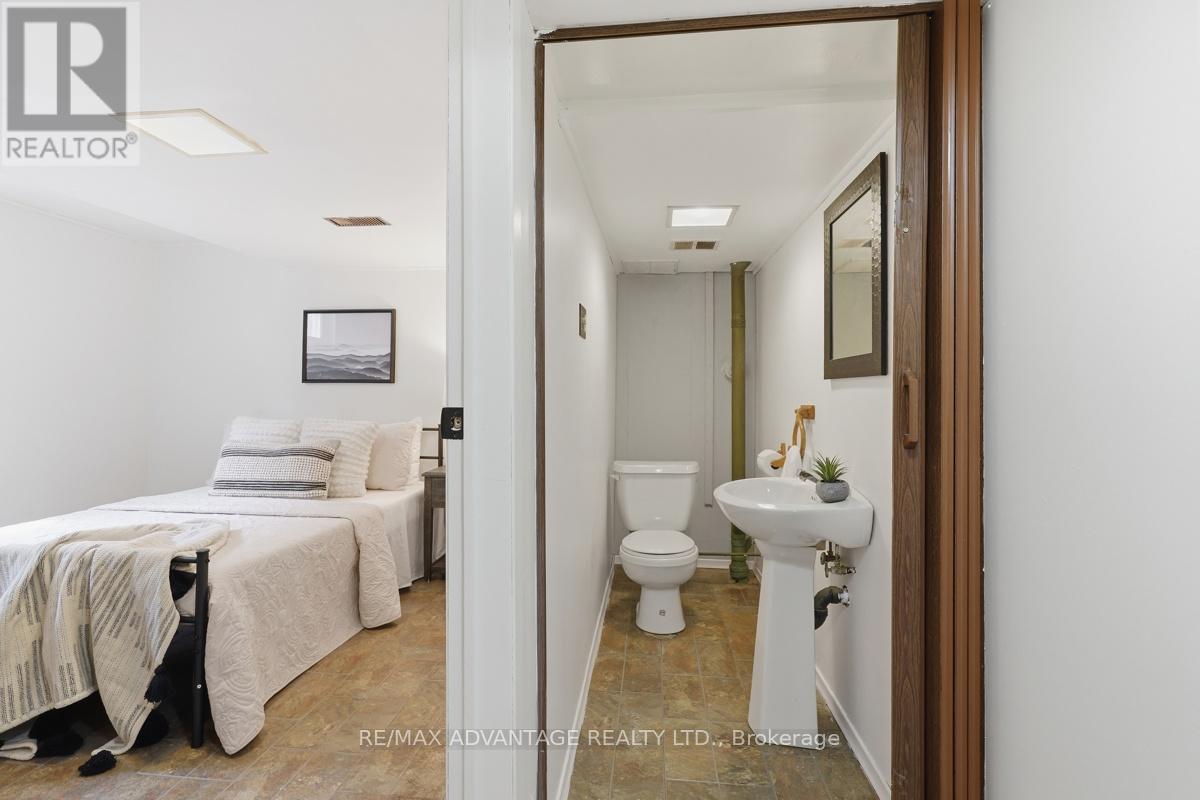 937 LUXTON DRIVE - 39
