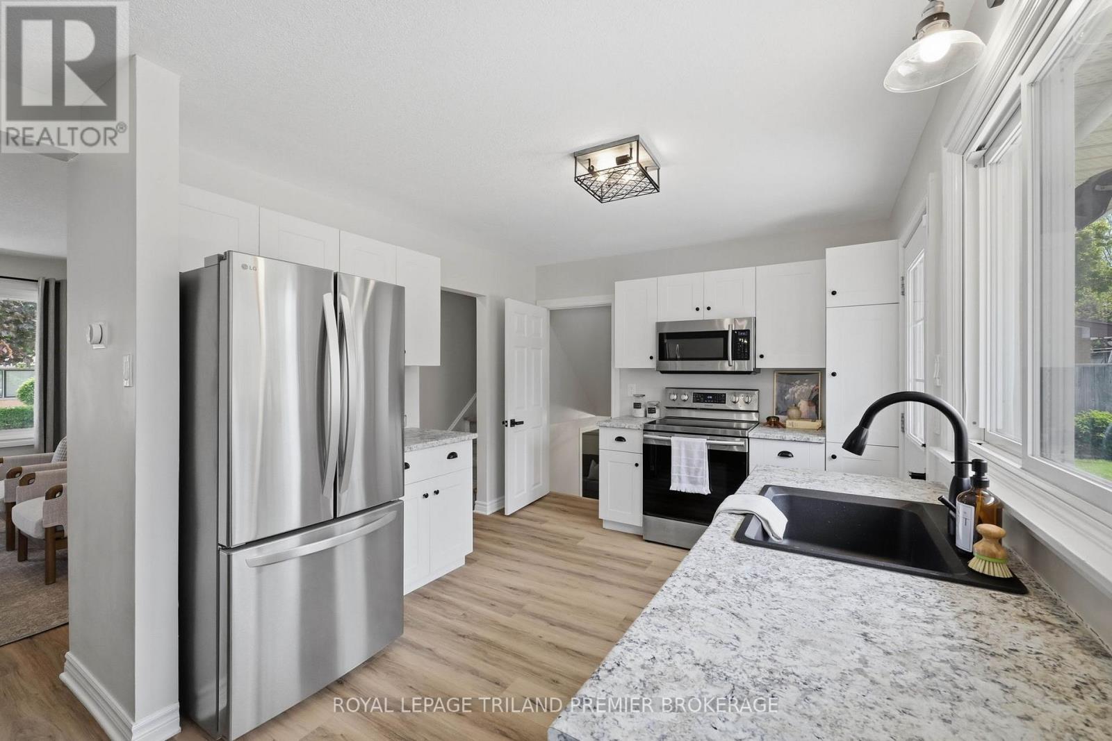 74 DEVERON CRESCENT - 12