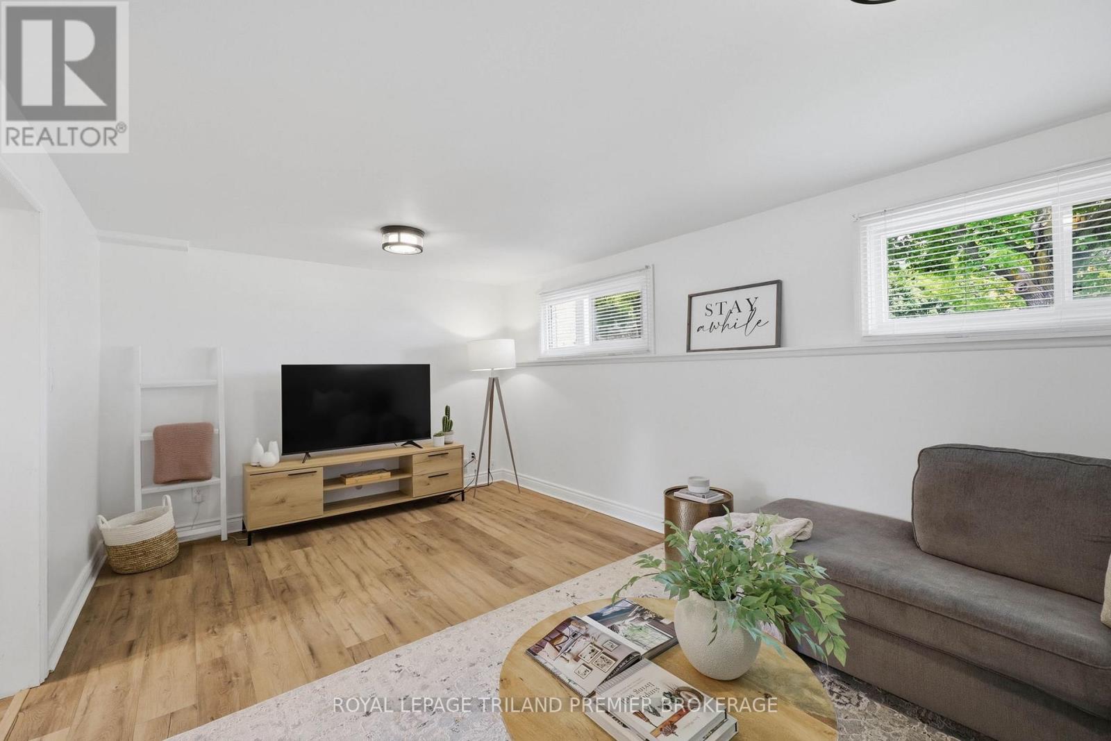 74 DEVERON CRESCENT - 26