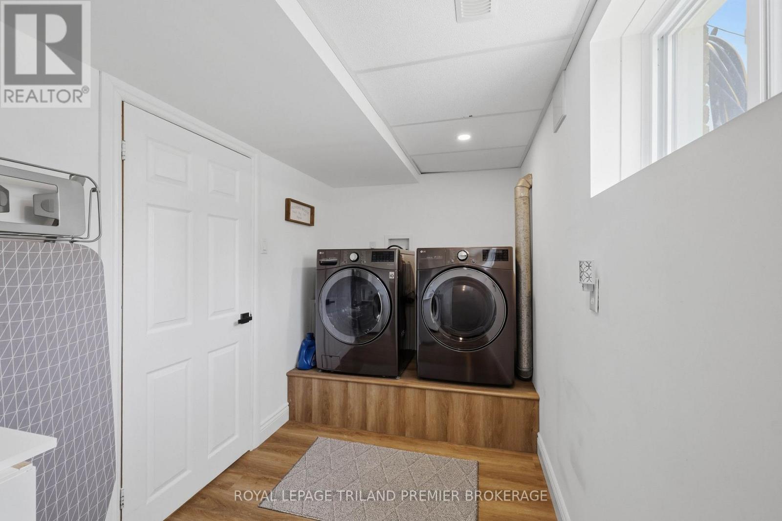 74 DEVERON CRESCENT - 29
