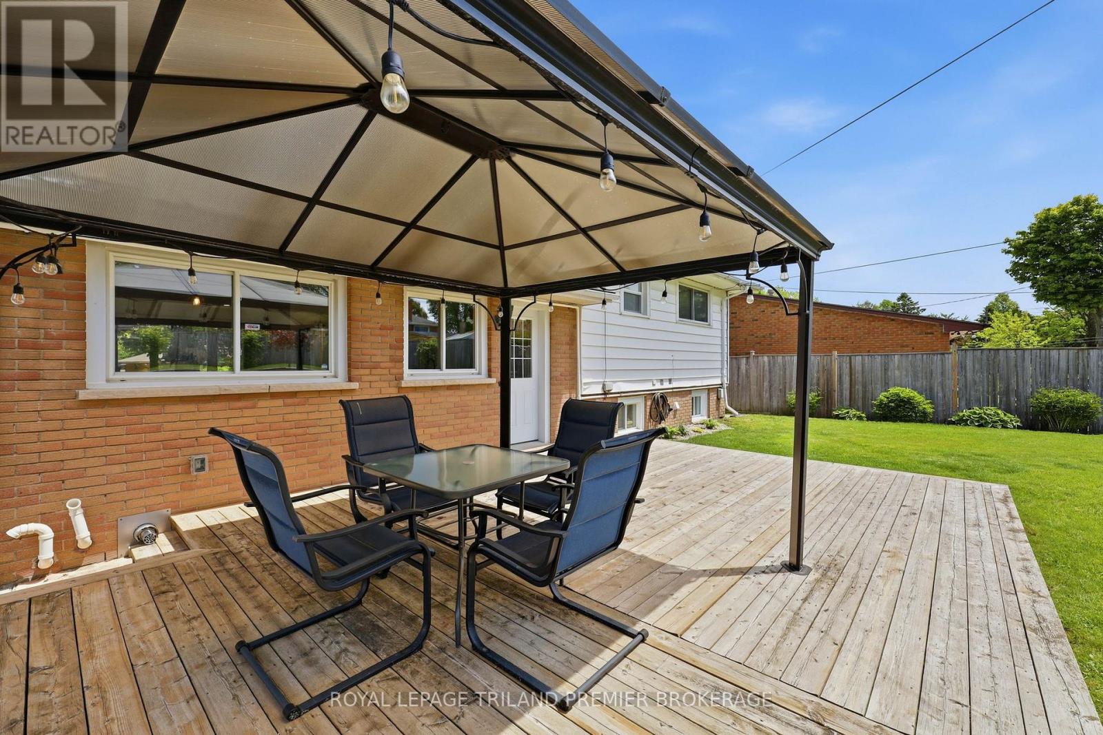 74 DEVERON CRESCENT - 31