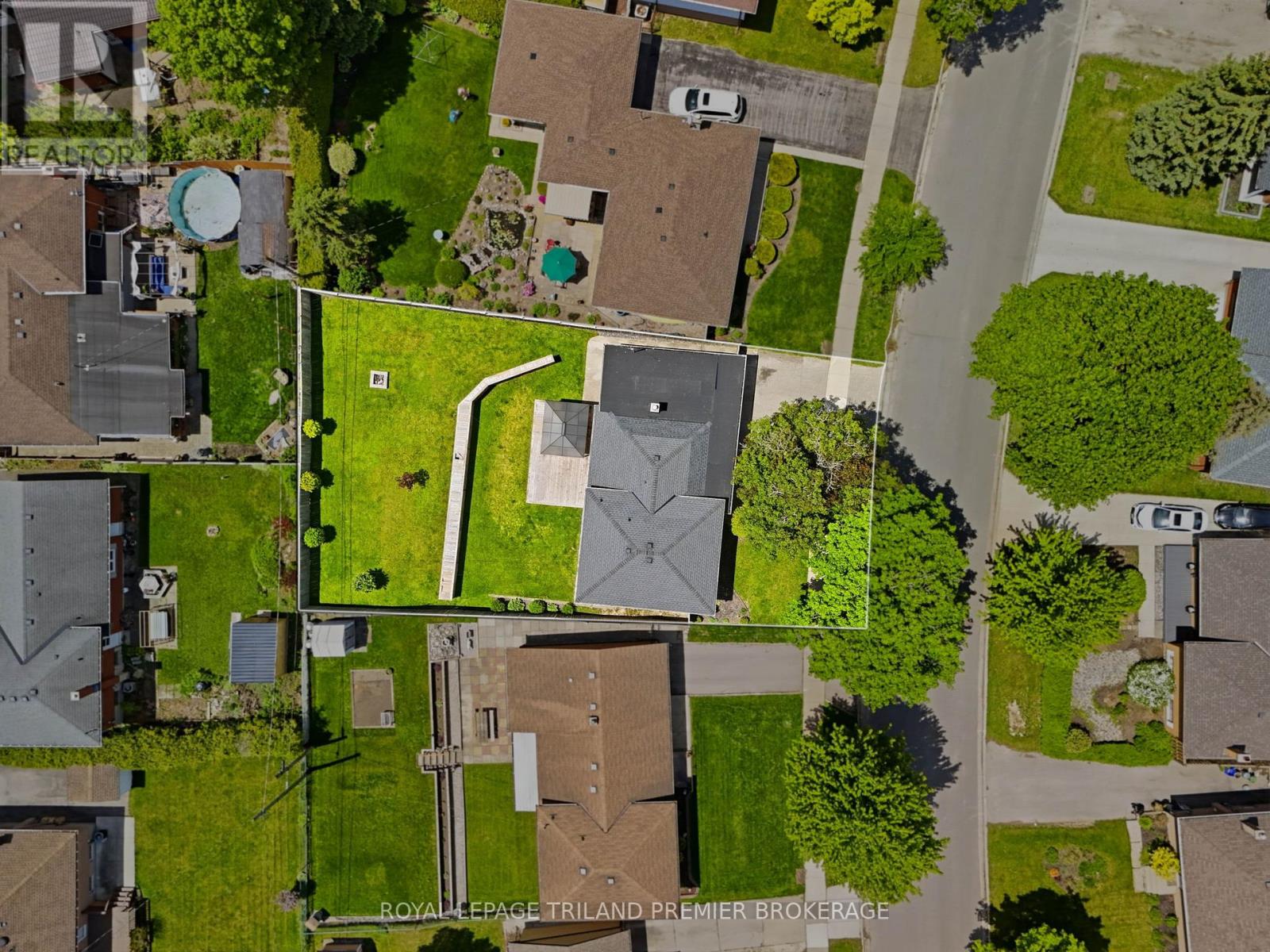 74 DEVERON CRESCENT - 40