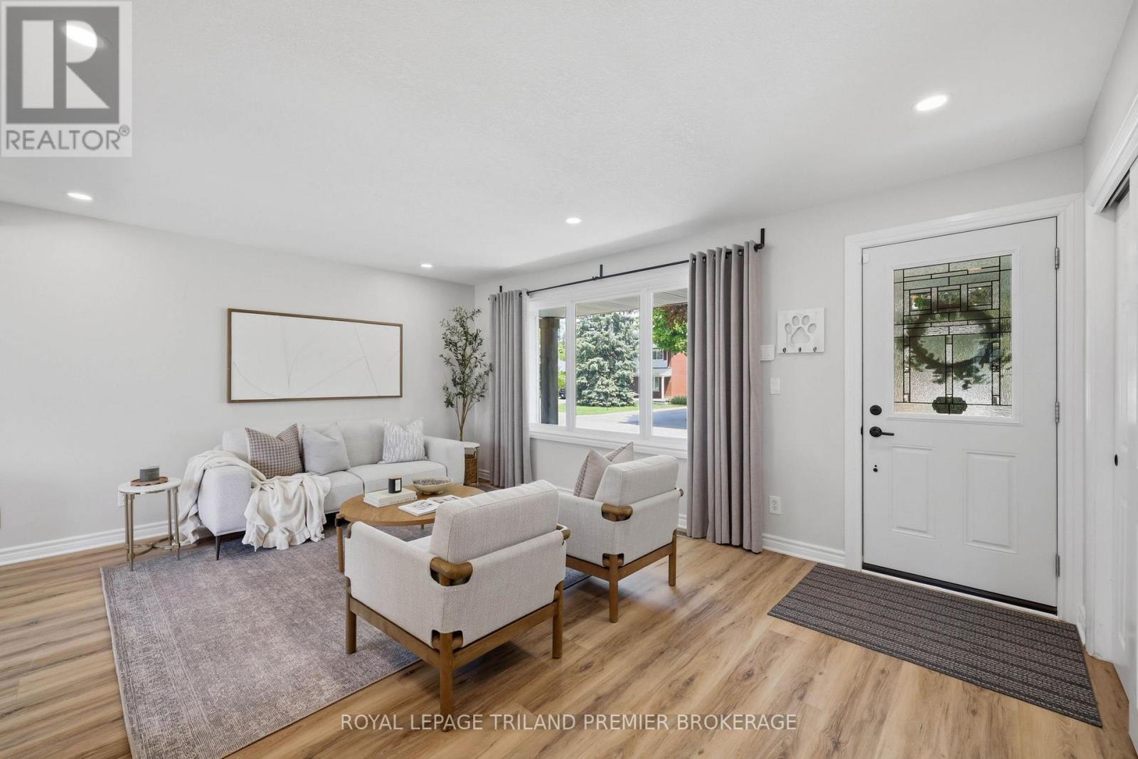 74 DEVERON CRESCENT - 5