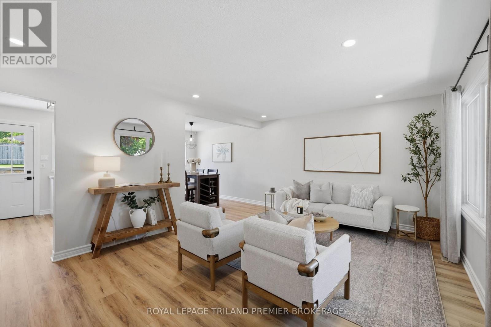 74 DEVERON CRESCENT - 6