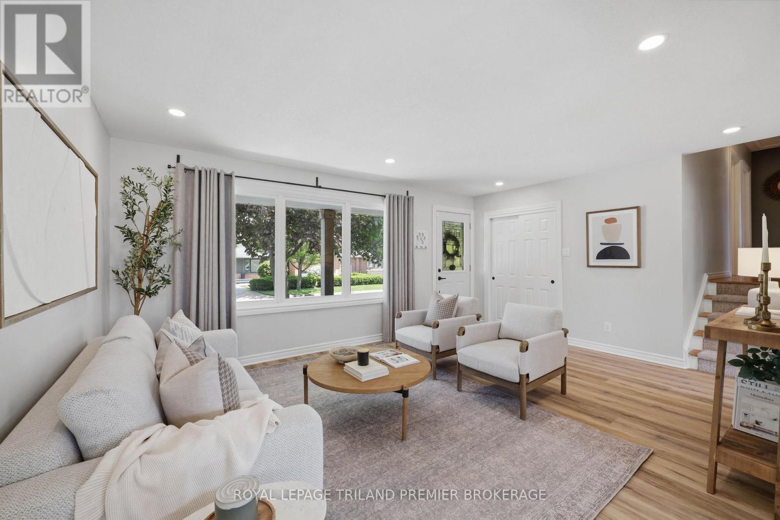 74 DEVERON CRESCENT - 8