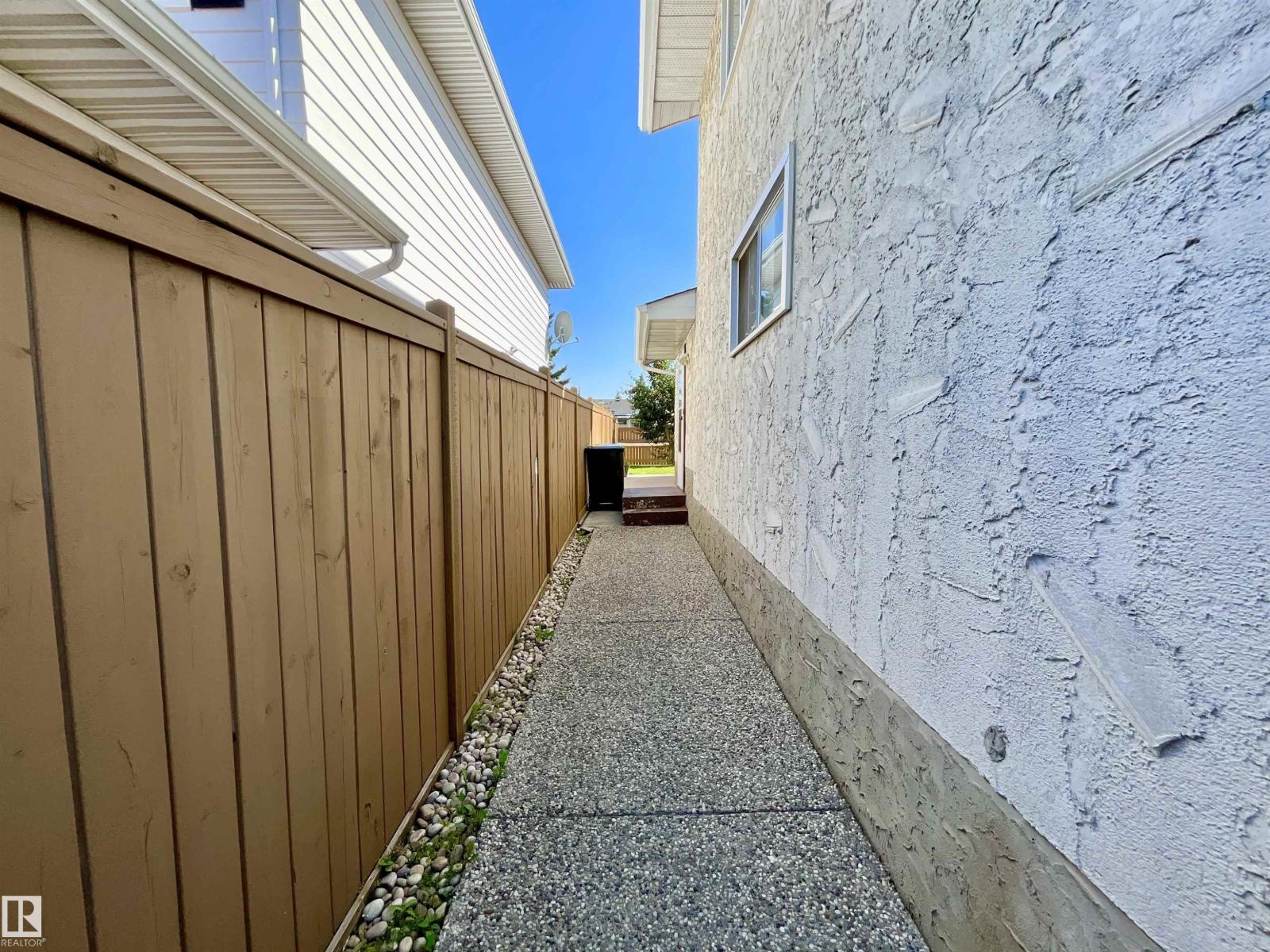 11031 166 AV NW - 39