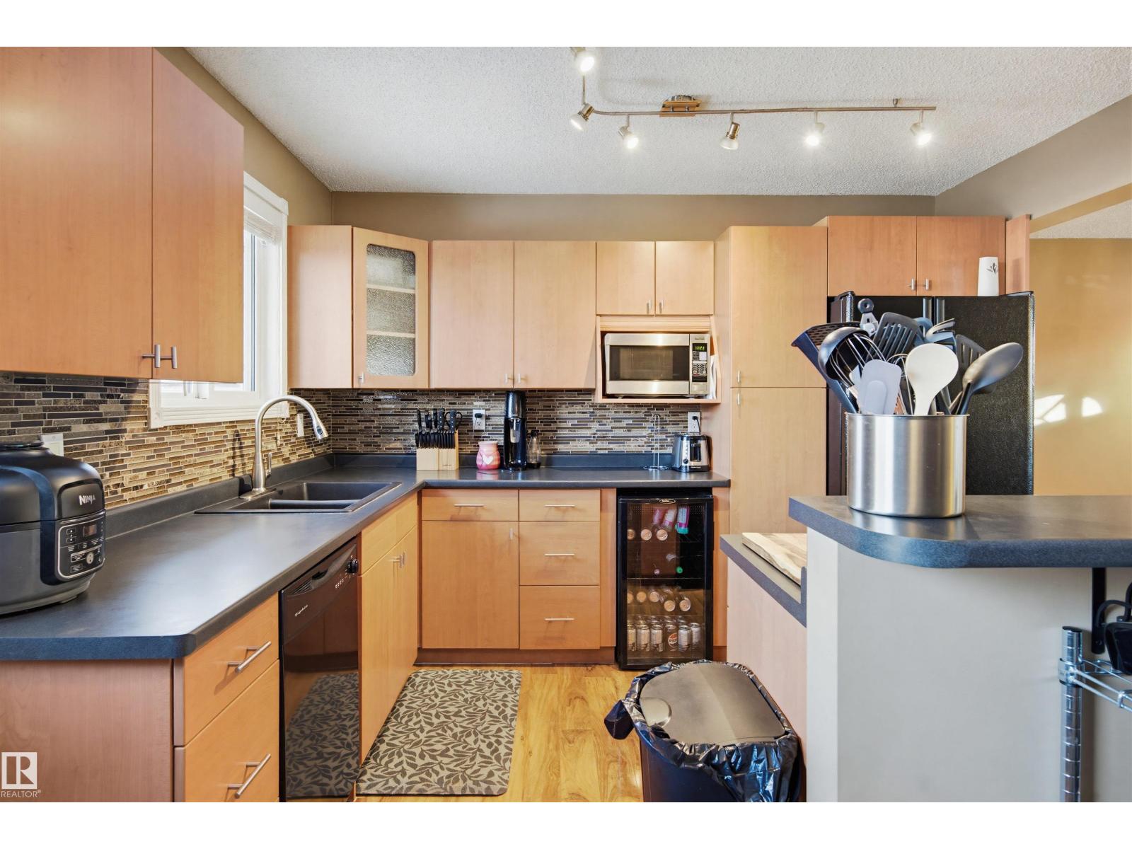 3426 120 AV NW - 12