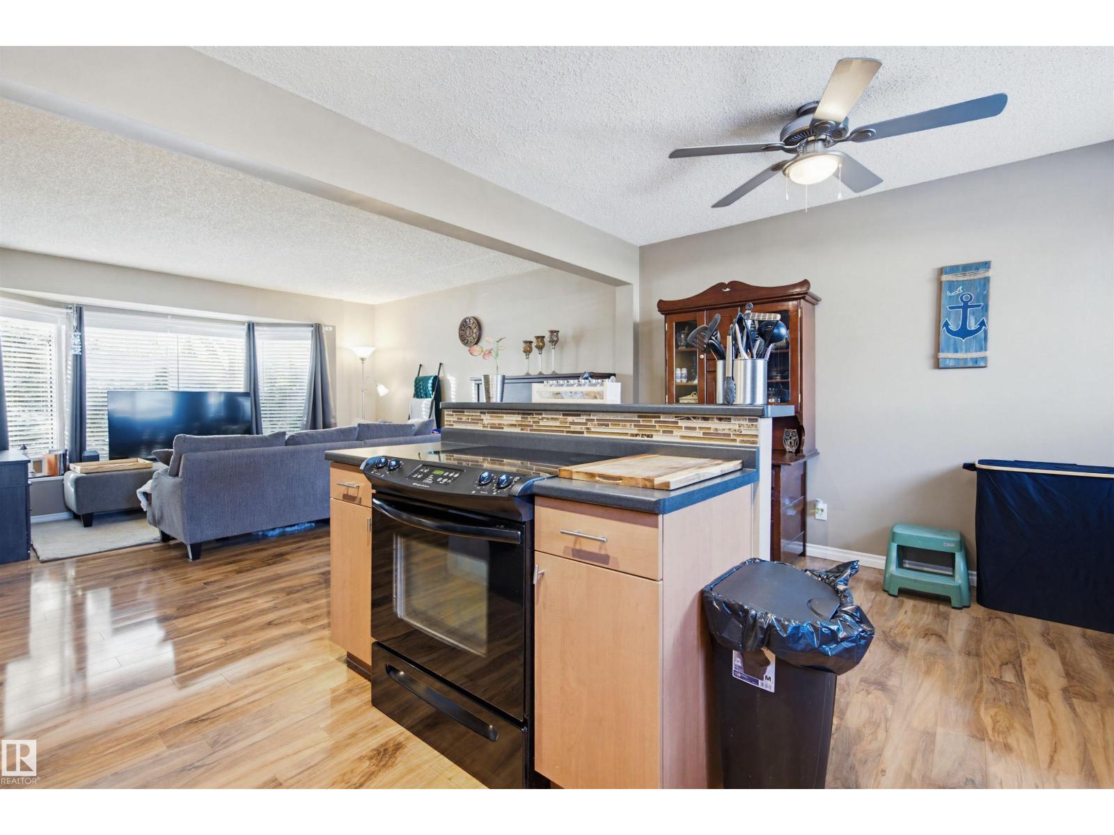 3426 120 AV NW - 13