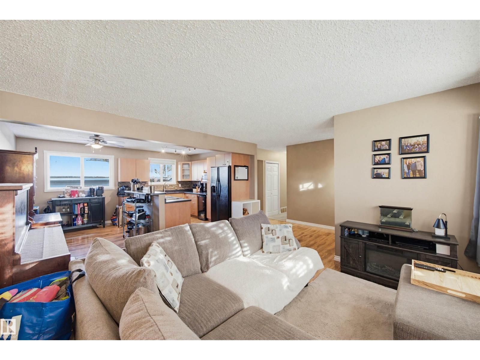 3426 120 AV NW - 22