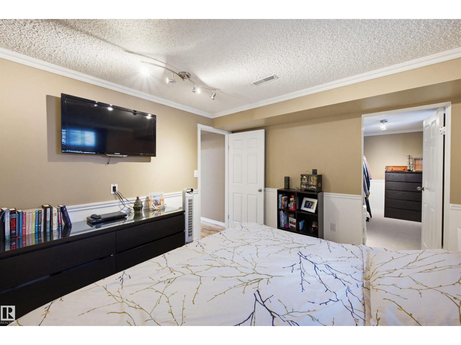 3426 120 AV NW - 32