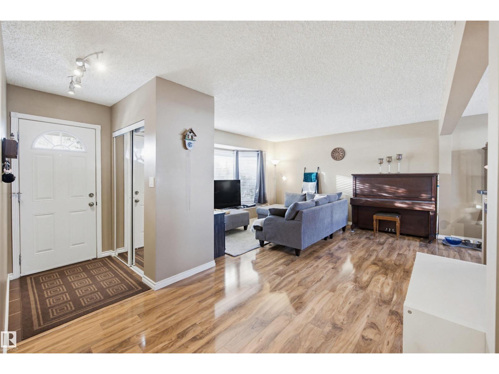 3426 120 AV NW - 4