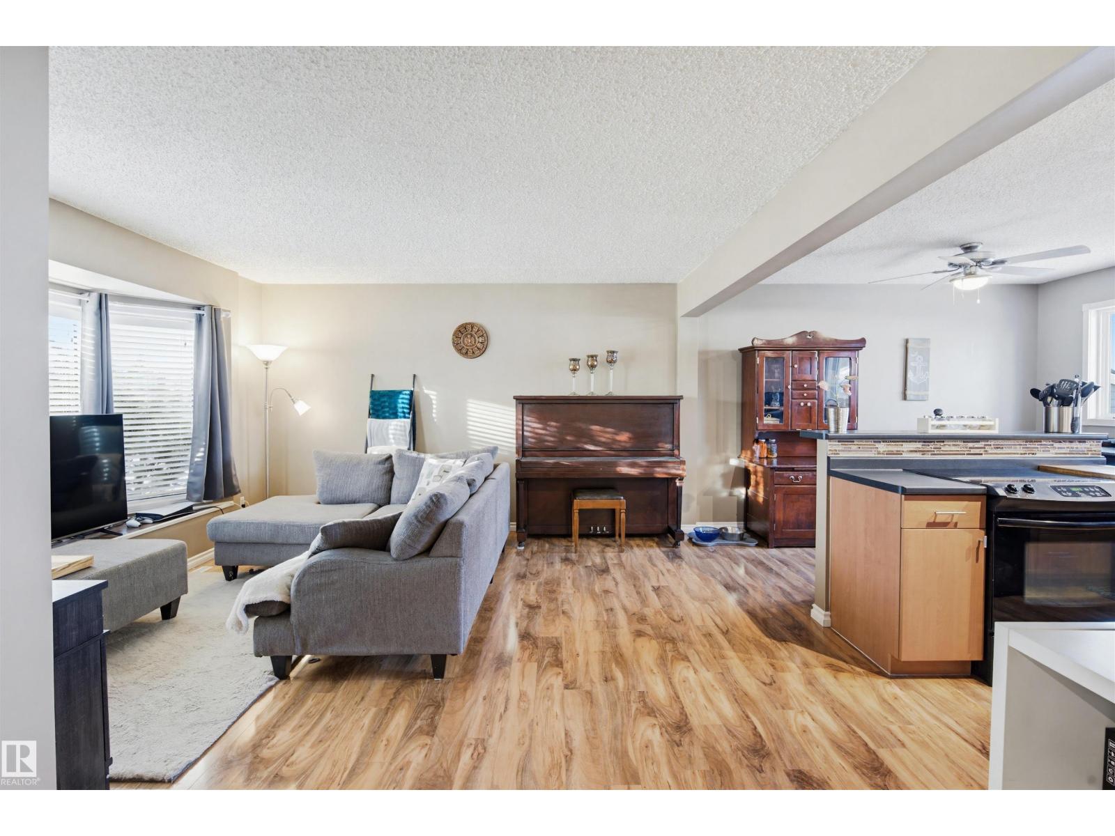3426 120 AV NW - 6