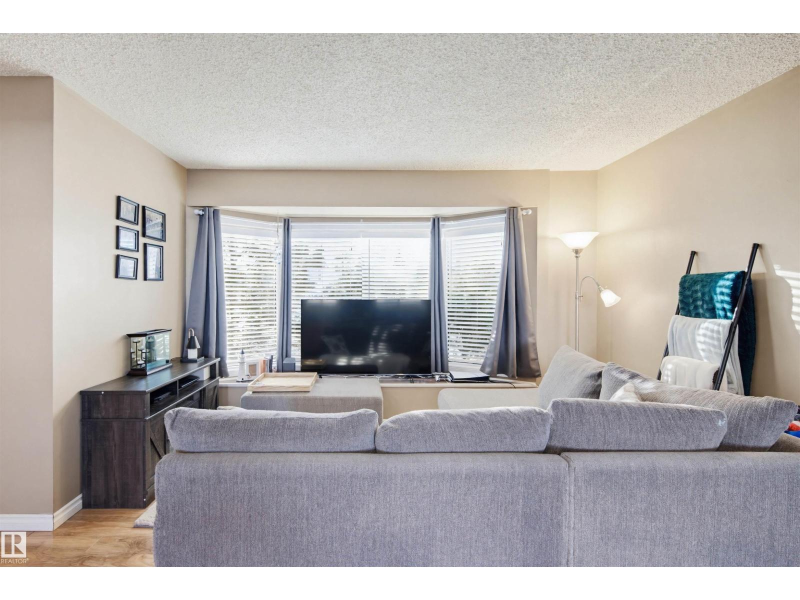 3426 120 AV NW - 8