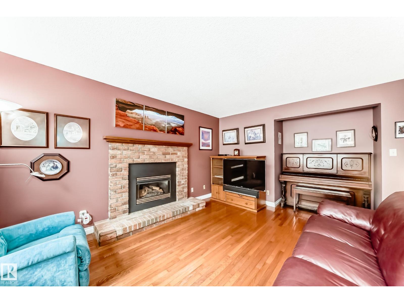 18931 92 AV NW - 10