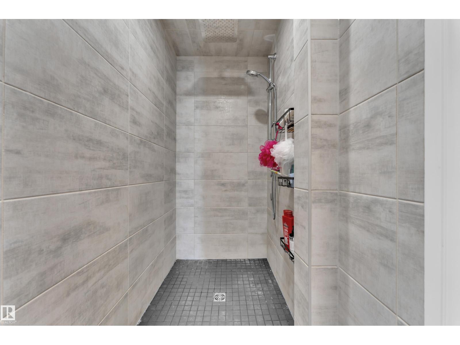 17551 64 ST NW - 31