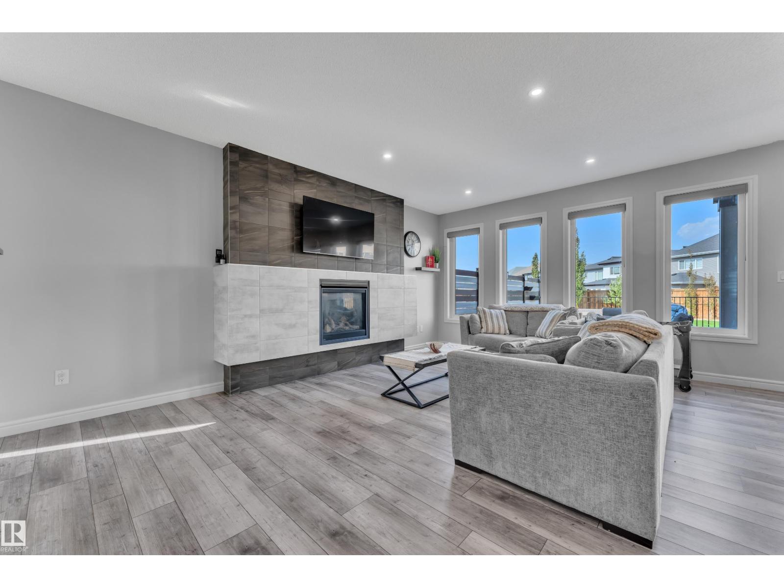 17551 64 ST NW - 9