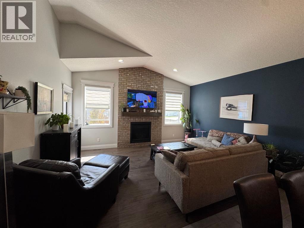 8645 122 Avenue - 7