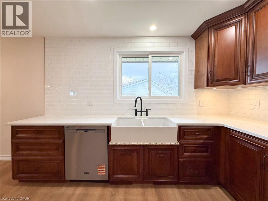 14 ORCHARD Crescent - 8