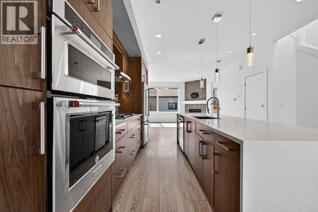 935 Regal Crescent NE - 8